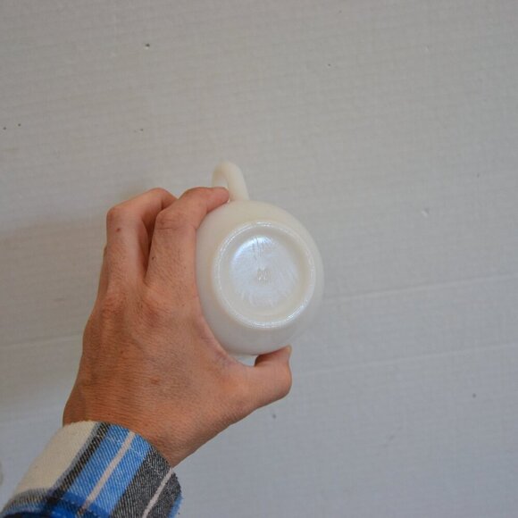 Vtg Hazel Atlas Milk Glass Mugs Rare - Picture 6 of 8